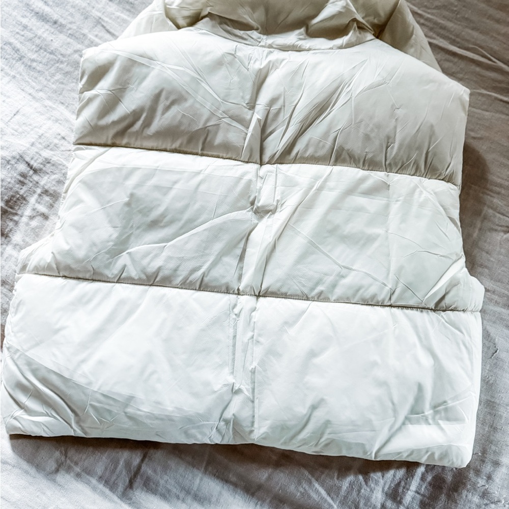 Women's White Puffer Vest - Picture 6 of 8
